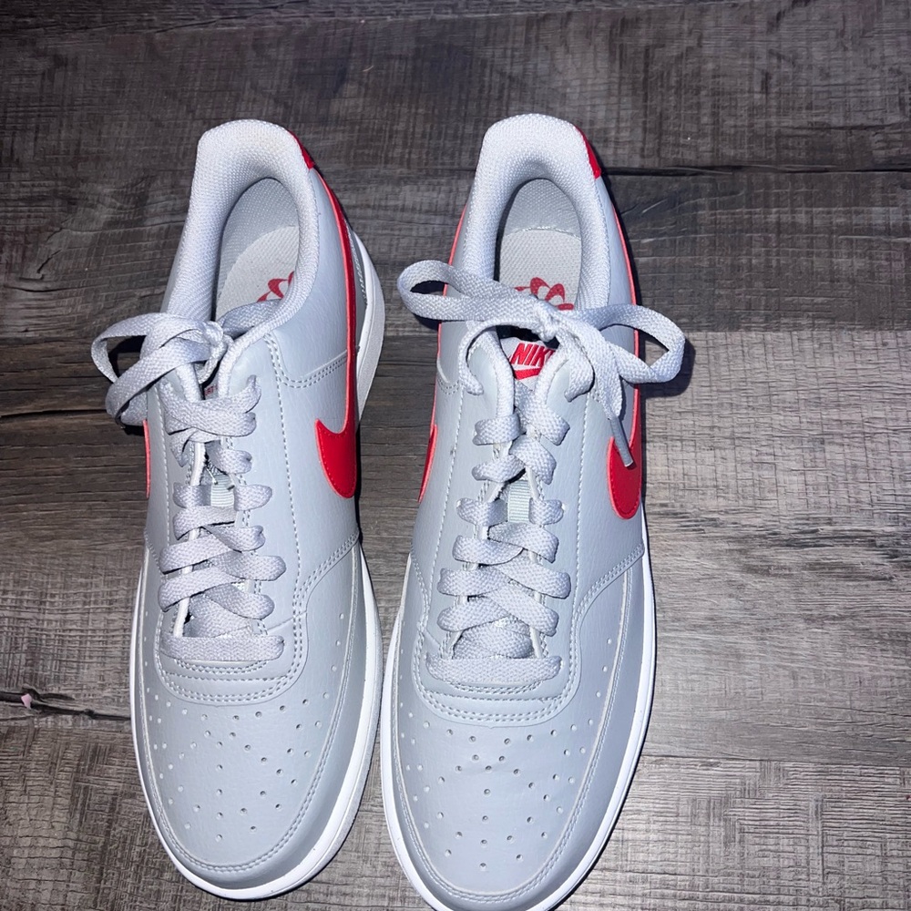 NEVER WORN!! Nike Light Gray and Red Sneakers